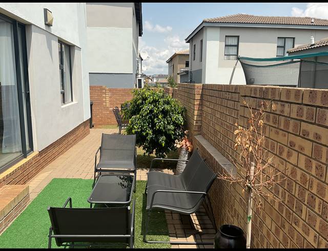3 BEDROOM DUPLEX FOR SALE IN THATCHFIELD ESTATE